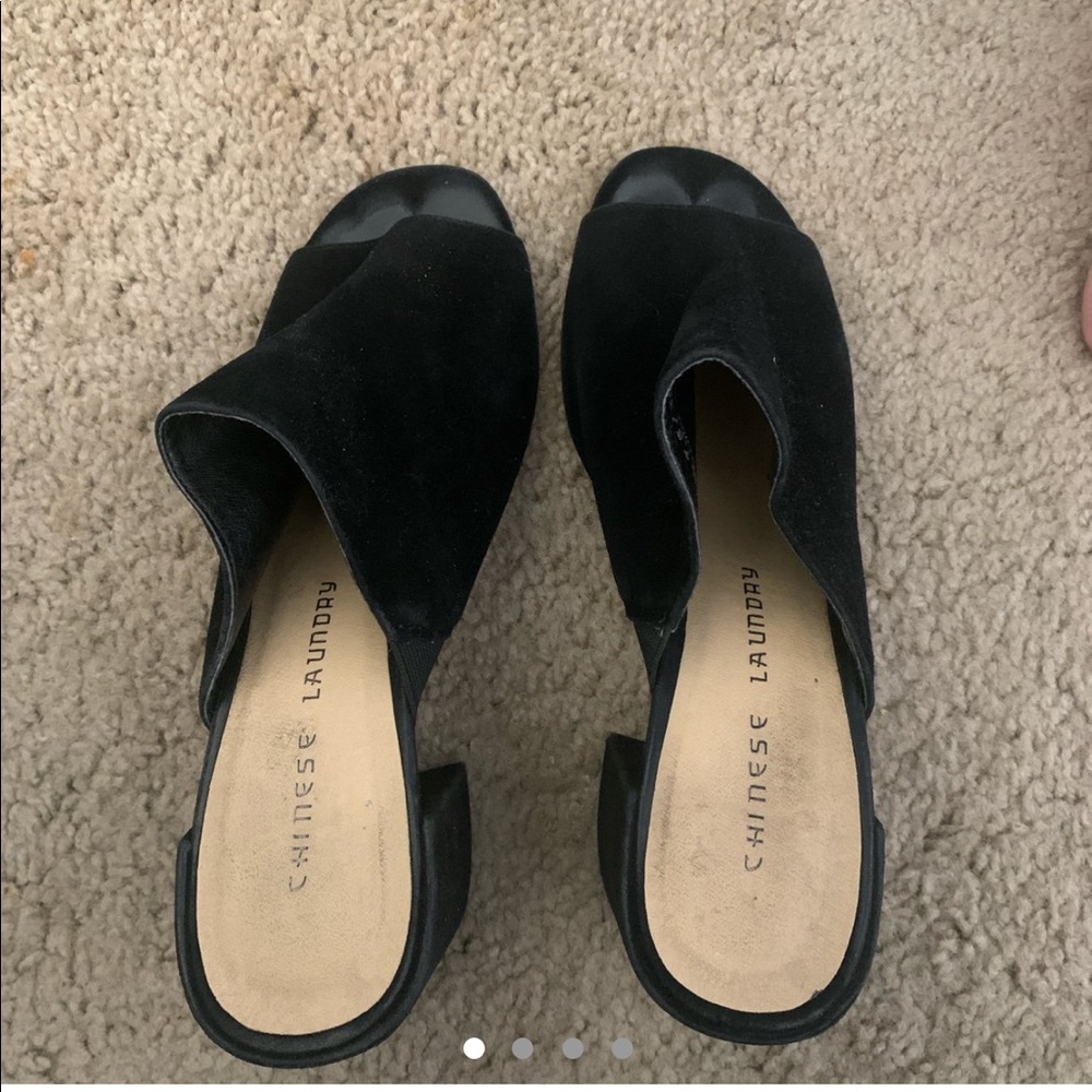 BLACK SUEDE CHINE LAUNDRY MULES WITH HEEL